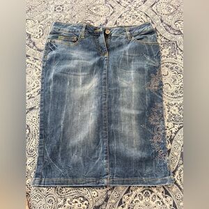 Scervino Street Embroidered Skirt in size 8